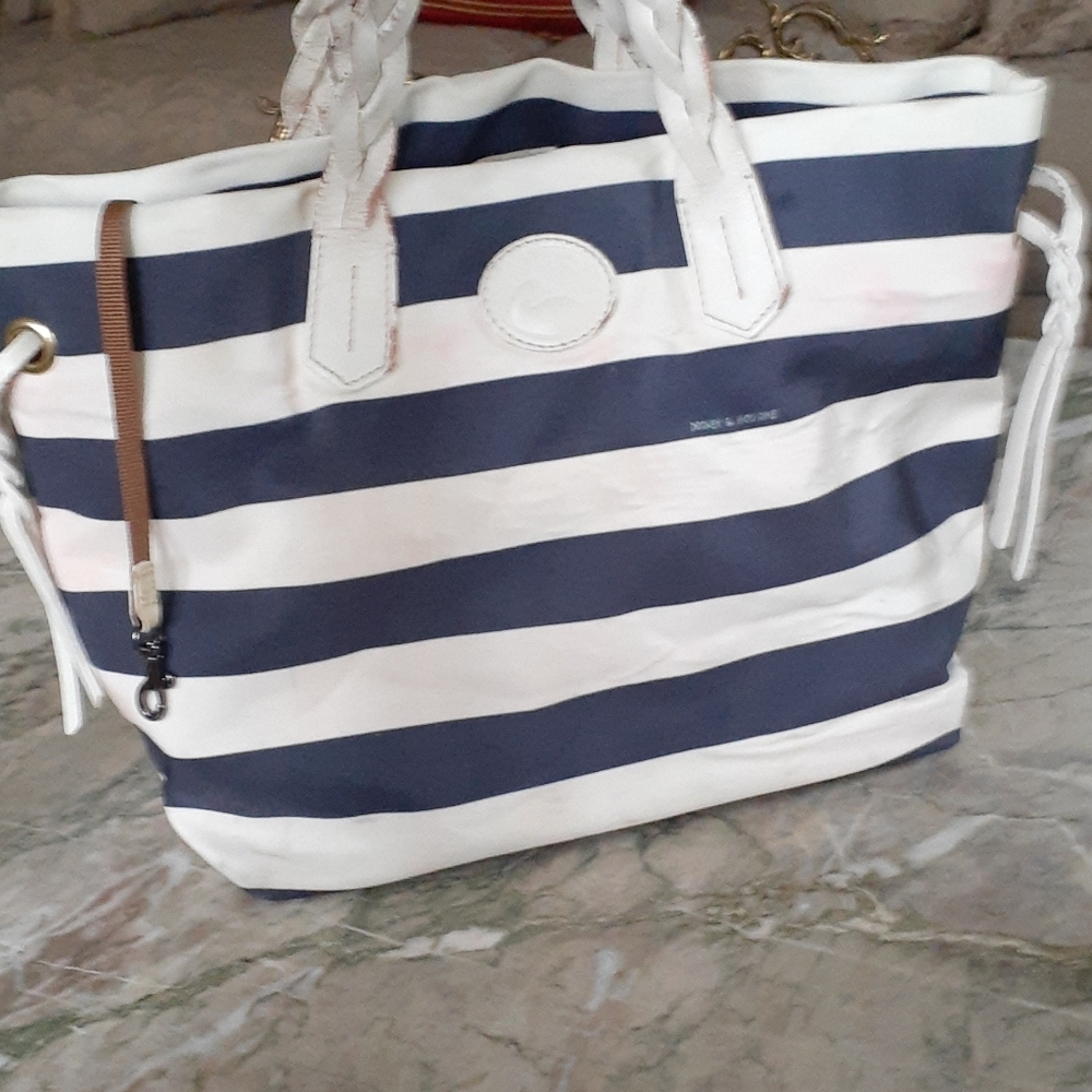 Dooney & Bourke bag